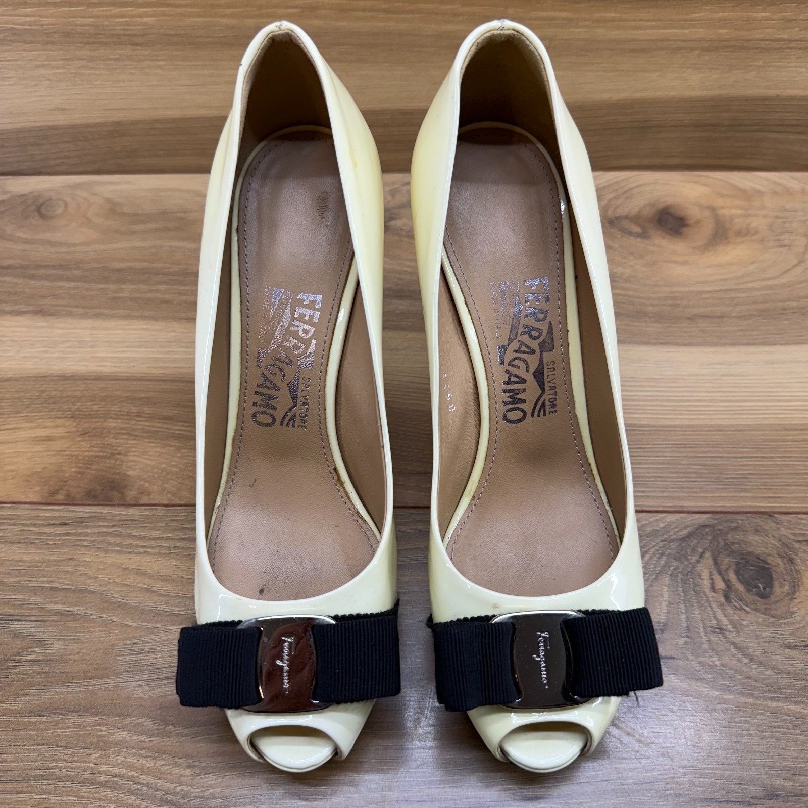 Salvatore Ferragamo Vara Bow Peep Toe Pumps 6 B Off White Black Heels